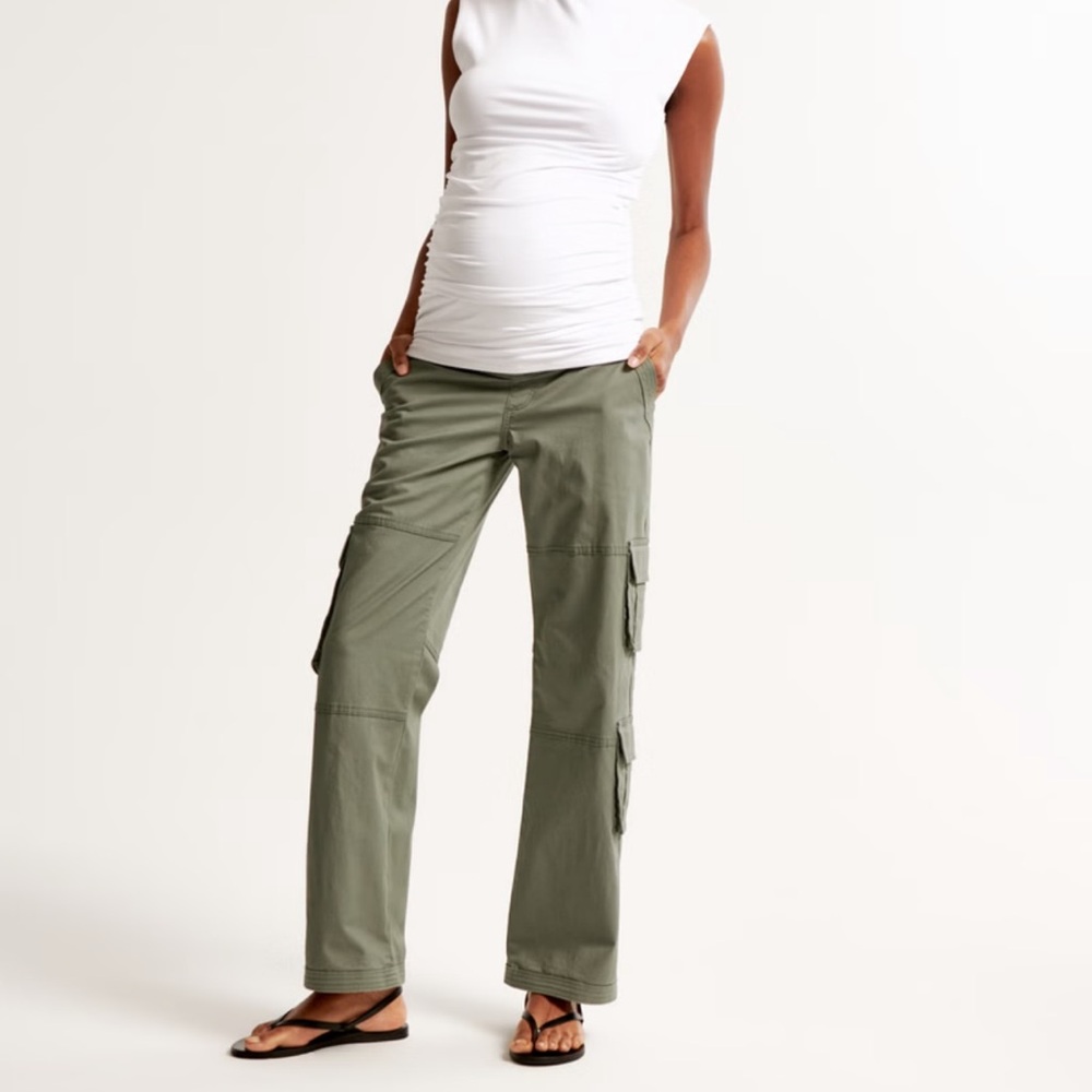 Abercrombie & Fitch maternity relaxed fit cargo pants green. NWT